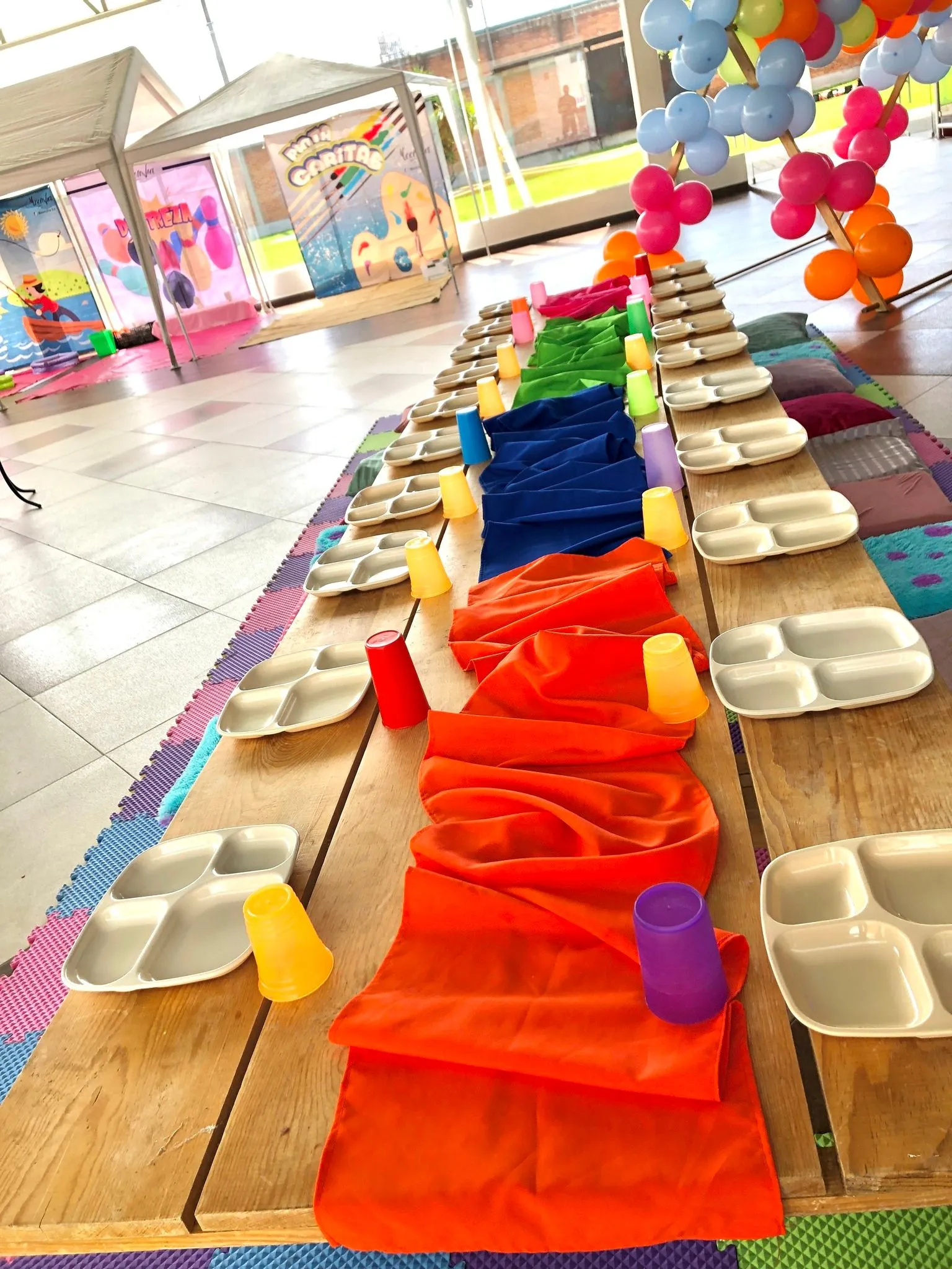 Fiesta infantil montada en el jardín de Mirema